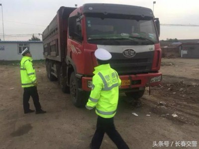 回收废旧汽车机房蓄电池铅酸蓄电池塑料蓝桶铁皮油桶吨桶废旧金属图5