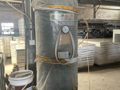 转让江西省全新耐高温防腐蚀螺杆空压机用储气罐图2