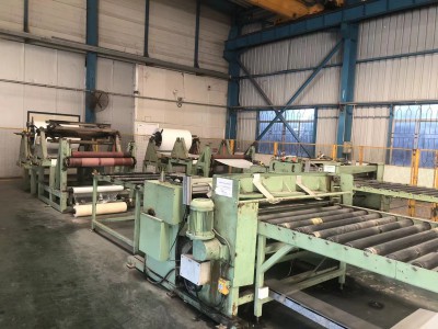 旧彩钢岩棉夹芯板生产线图2