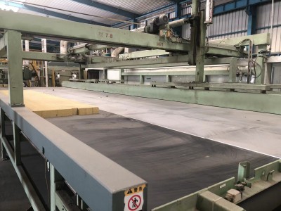 旧彩钢岩棉夹芯板生产线图3